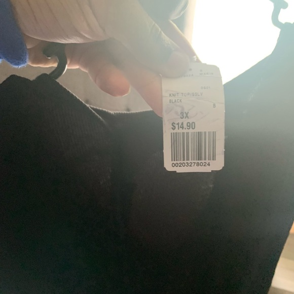 Forever 21 Black Top - Picture 2 of 3